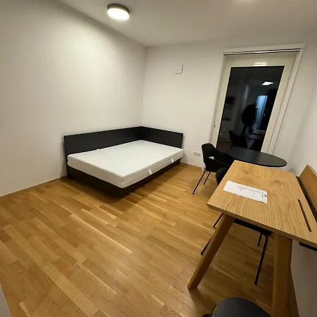 Apartment Innsbrucker Platz 3